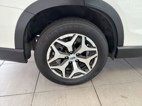 Used 2022 Subaru Forester Premium image 11