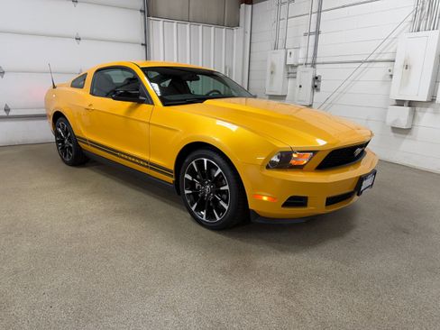 Used 2012 Ford Mustang Coupe w/ V6 Performance Pkg RWD image 3