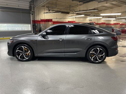 Used 2022 Audi e-tron Premium Plus w/ Premium Plus Package image 7