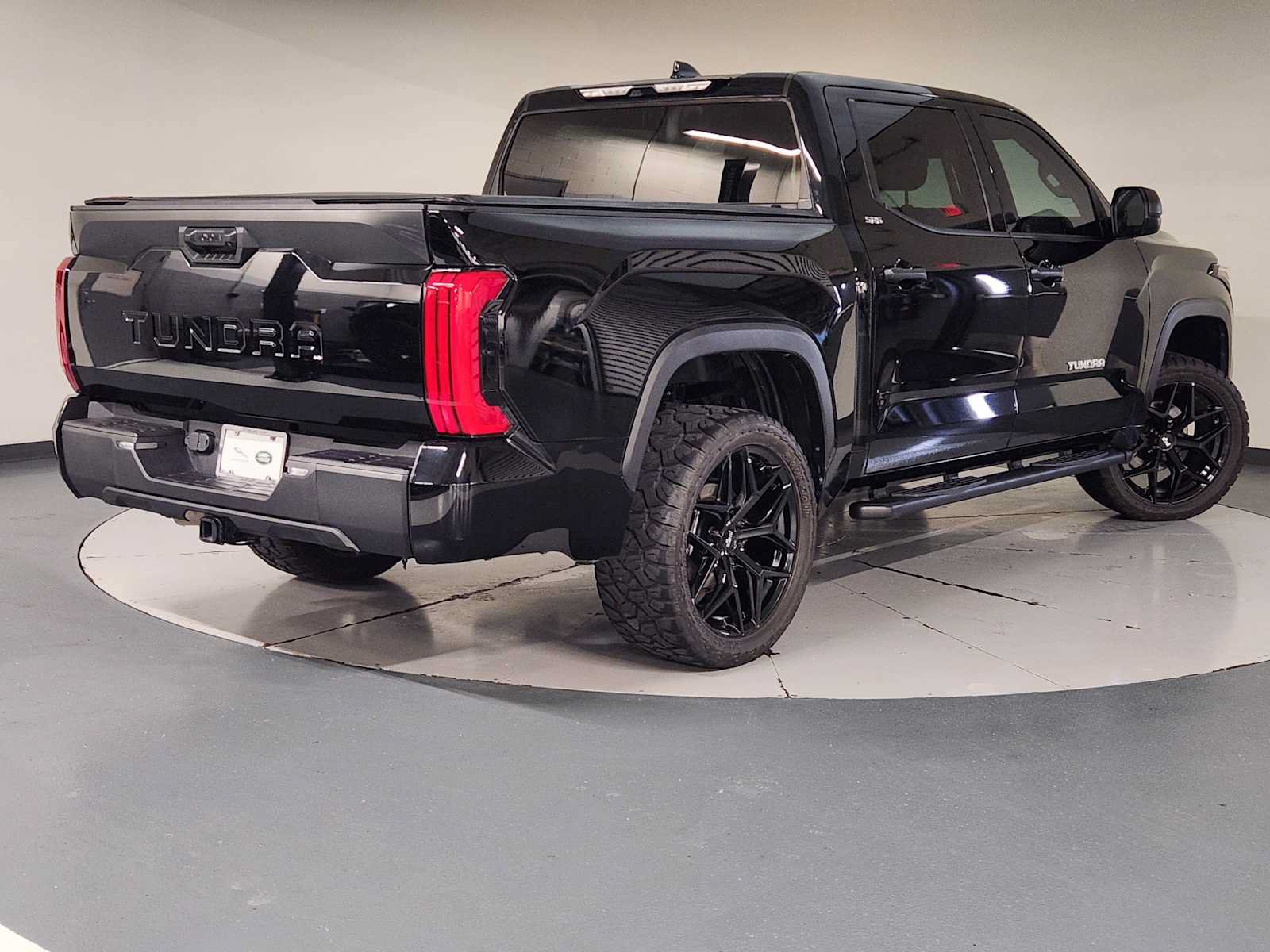 Used 2022 Toyota Tundra SR5 RWD image 2
