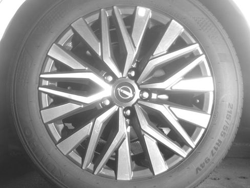 Used 2025 Nissan Altima 2.5 SV FWD image 14