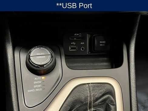 Used 2014 Jeep Cherokee Limited w/ Luxury Group image 11