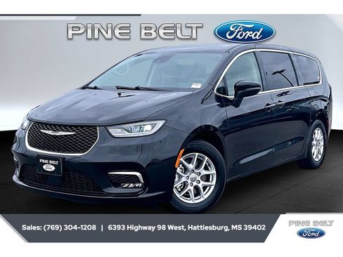 Used 2023 Chrysler Pacifica Touring-L FWD image 10