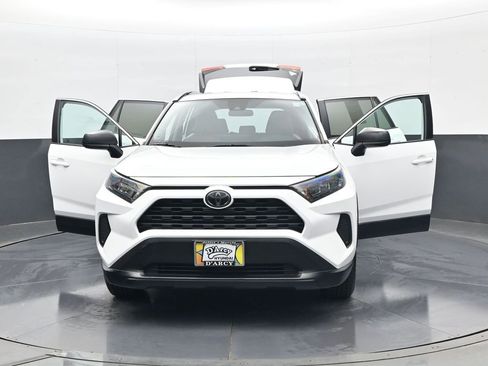 Used 2020 Toyota RAV4 LE FWD image 31
