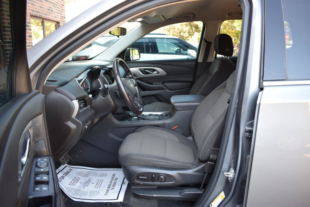 Used 2020 Chevrolet Traverse LT FWD image 33