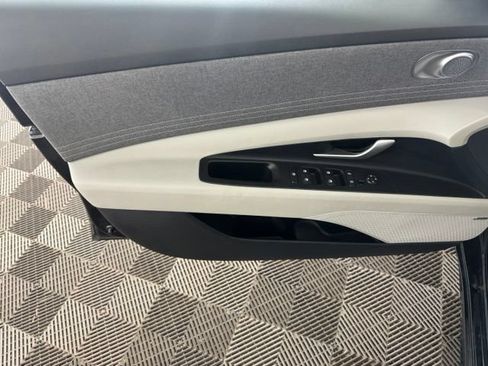 Used 2024 Hyundai Elantra Limited FWD image 18