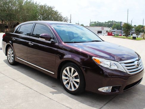 Used 2011 Toyota Avalon Limited FWD image 2