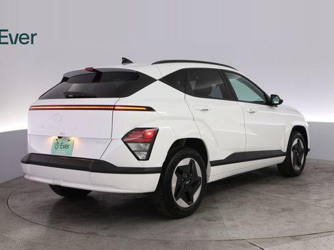 Used 2025 Hyundai Kona SEL FWD image 3