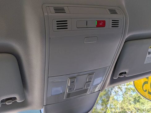 Used 2025 Volkswagen Taos SE FWD image 23