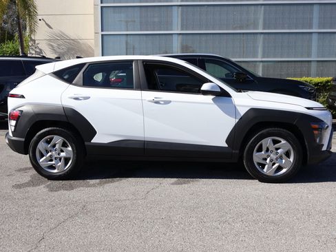 Used 2024 Hyundai Kona SE image 9