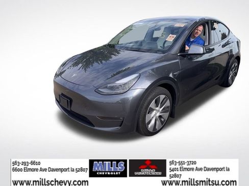 Used 2023 Tesla Model Y AWD image 1