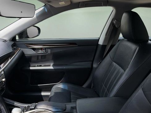 Used 2016 Lexus ES 350 w/ Luxury Package w/Wood Trim FWD image 13