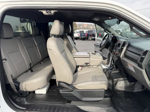 Used 2017 Ford F550 image 14