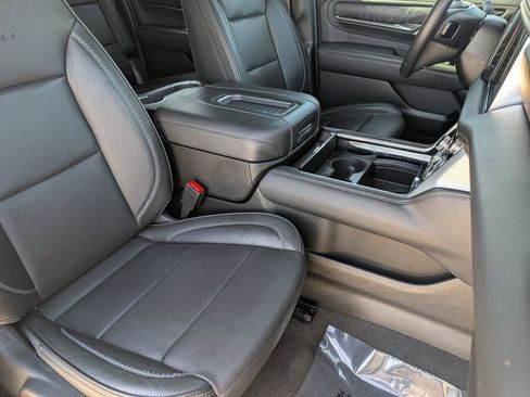 Used 2023 GMC Yukon XL Denali AWD/4WD image 23