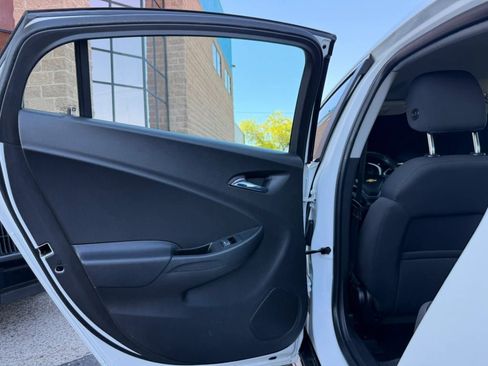 Used 2017 Chevrolet Volt LT w/ Comfort Package FWD image 35