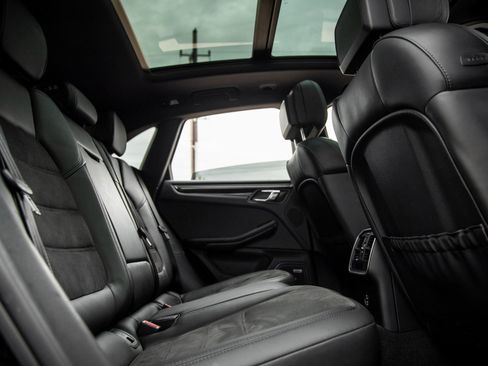 Used 2023 Porsche Macan GTS image 40