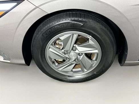 Used 2024 Hyundai Elantra SE image 11