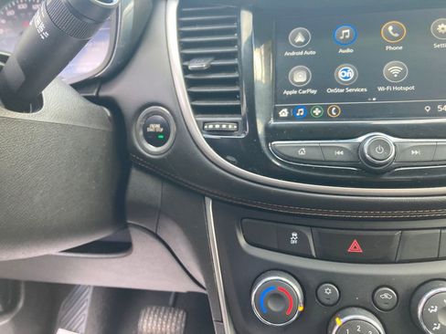 Used 2018 Chevrolet Trax LT w/ LT Convenience Package image 21