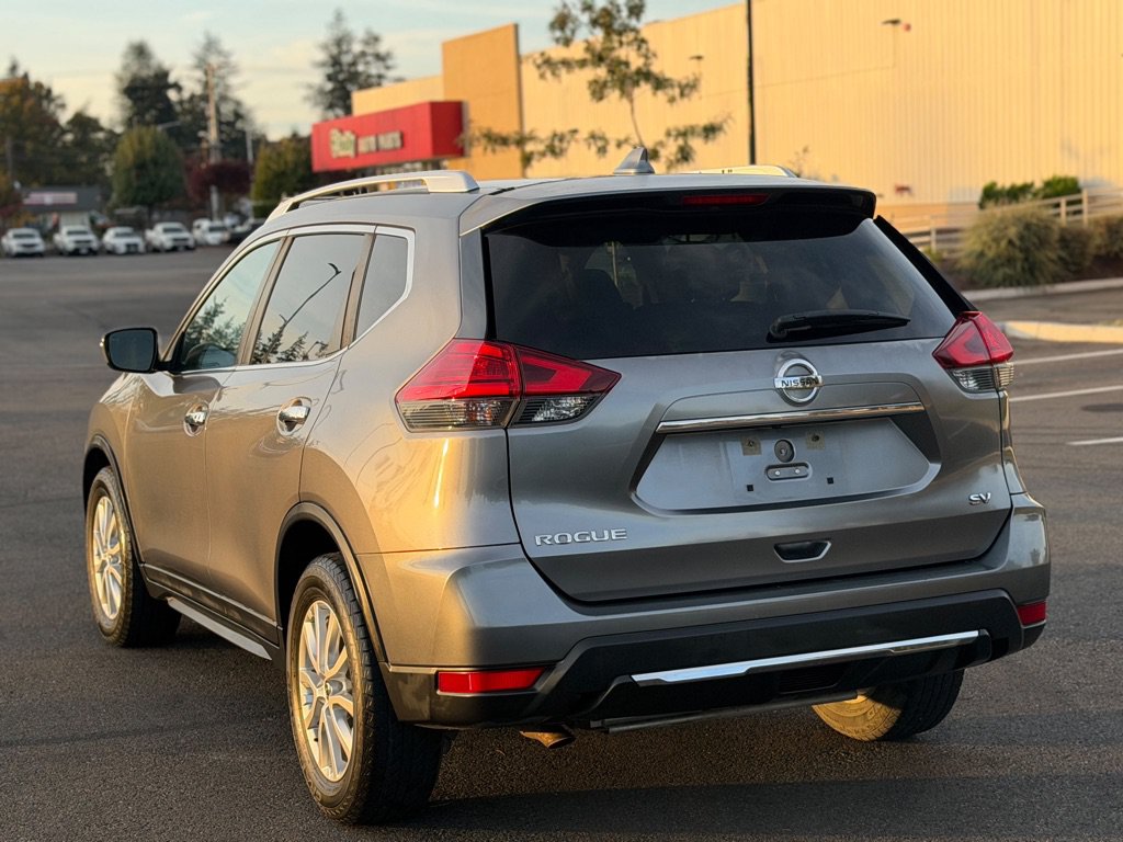 Used 2017 Nissan Rogue SV FWD image 8