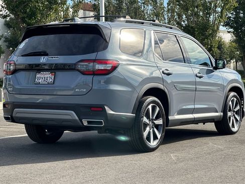 Certified 2025 Honda Pilot Elite image 4