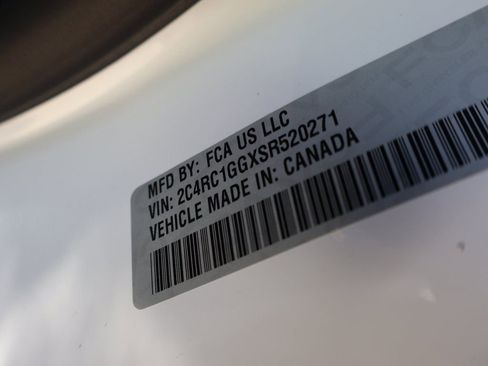 Used 2025 Chrysler Pacifica Limited image 42