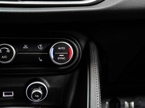 Used 2023 Alfa Romeo Stelvio Ti AWD/4WD image 28
