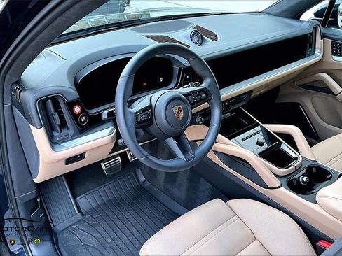 Used 2024 Porsche Cayenne Turbo image 13