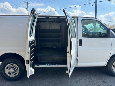Used 2018 Chevrolet Express 2500 w/ Driver Convenience Package RWD image 12
