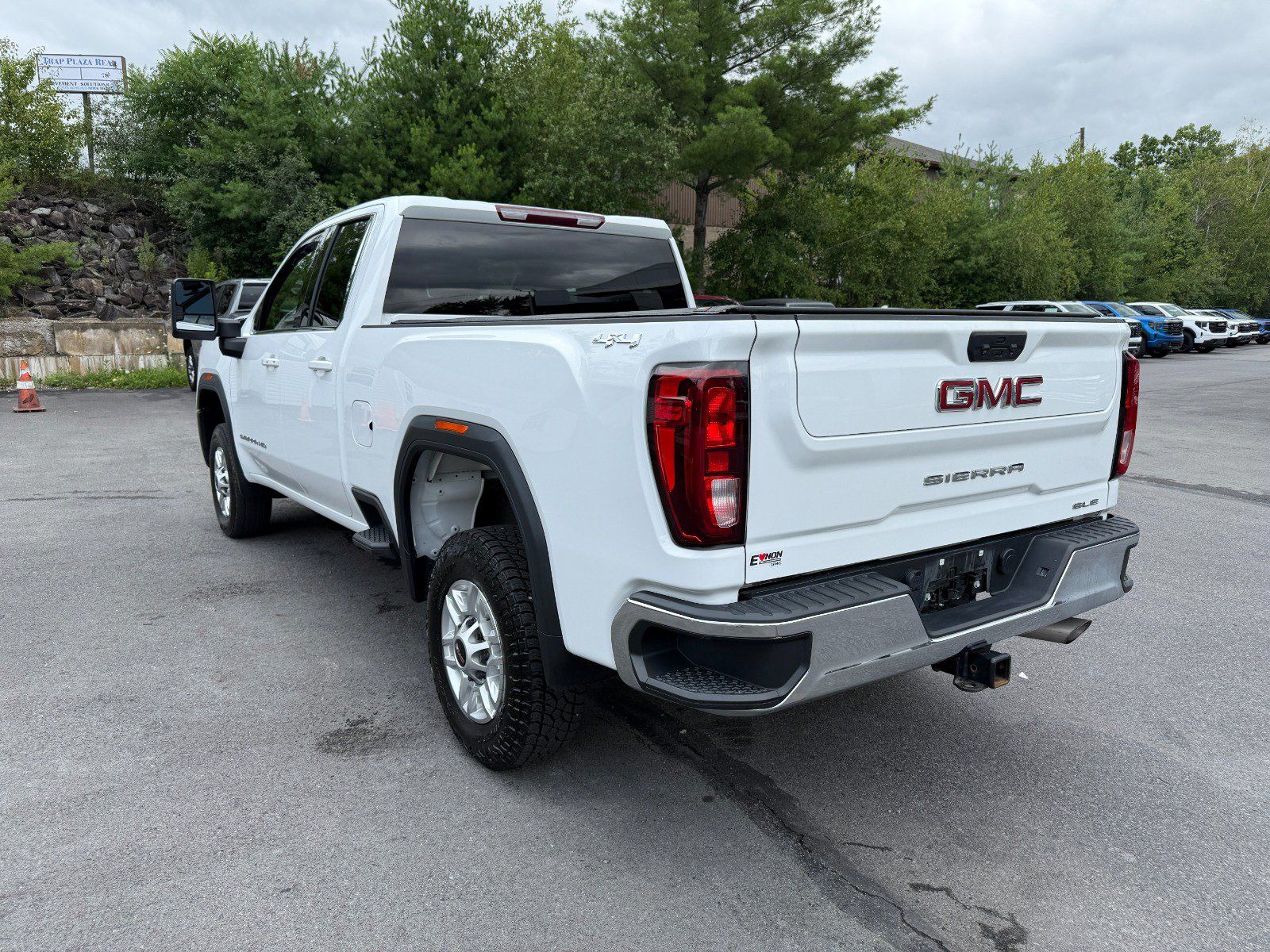 Used 2024 GMC Sierra 2500 SLE w/ SLE Convenience Package AWD/4WD image 3