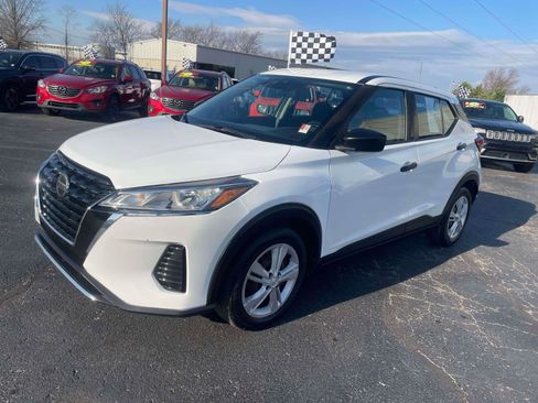 Used 2021 Nissan Kicks S image 2