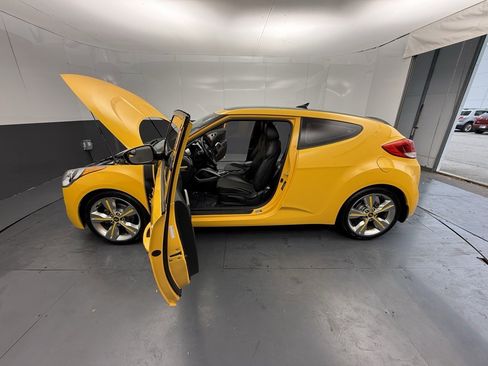 Used 2016 Hyundai Veloster w/ Option Group 03 image 17