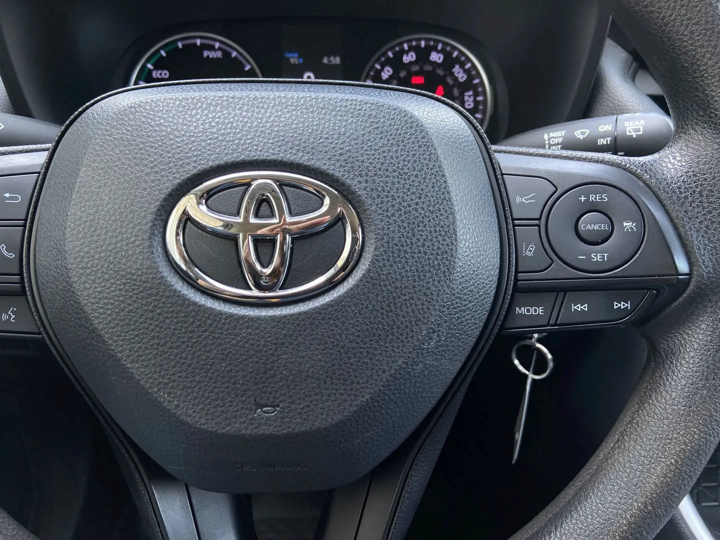 Used 2022 Toyota RAV4 LE AWD/4WD image 14