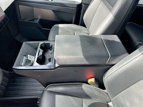 Used 2024 Tesla Cybertruck AWD Crew Cab image 20