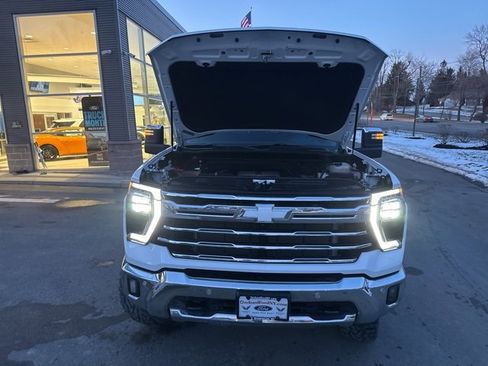 Used 2024 Chevrolet Silverado 2500 LTZ w/ LTZ Plus Package image 12