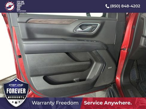 Used 2021 Chevrolet Suburban LT AWD/4WD image 17