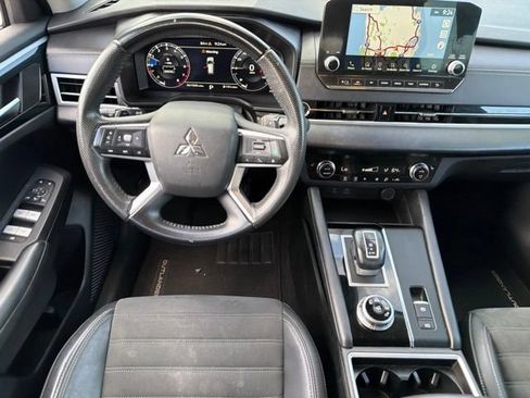 Used 2023 Mitsubishi Outlander SE FWD image 17