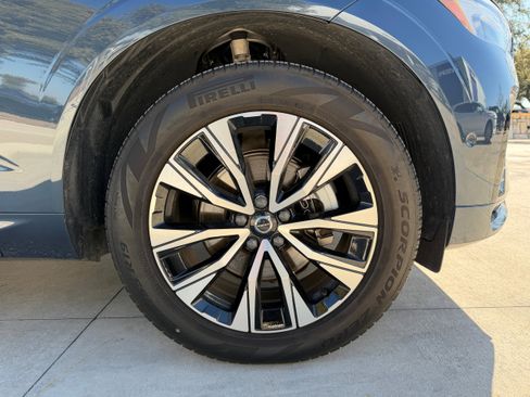 Certified 2024 Volvo XC60 B5 Plus image 9