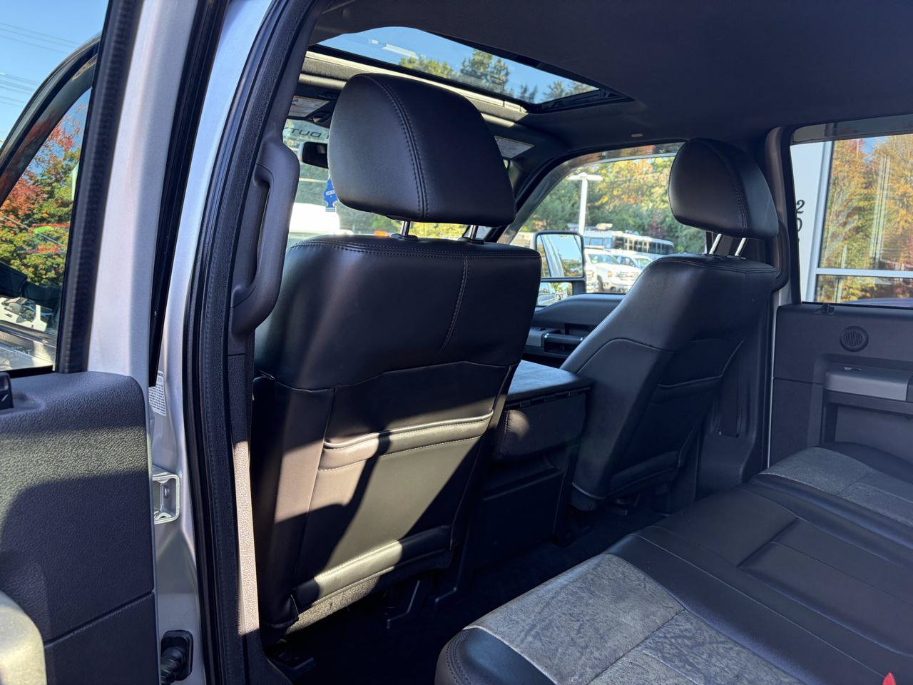 Used 2011 Ford F350 Lariat w/ Lariat Ultimate Pkg AWD/4WD image 32
