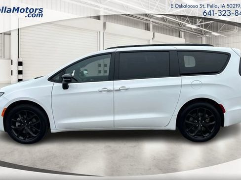 Used 2024 Chrysler Pacifica Touring-L w/ S Appearance Package AWD/4WD image 6