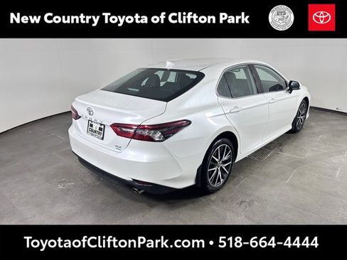 Used 2023 Toyota Camry XLE image 3