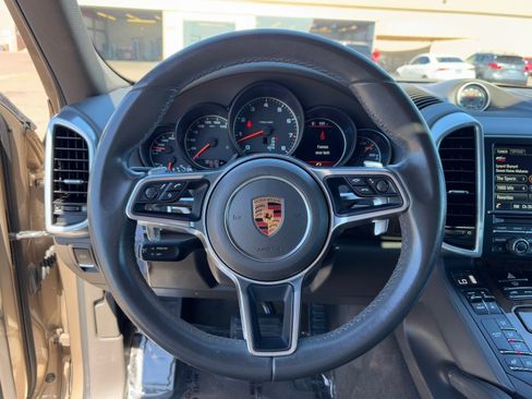 Used 2016 Porsche Cayenne image 18