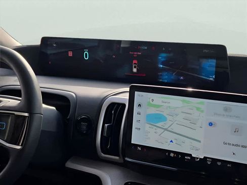 Used 2025 Ford Expedition Active image 17