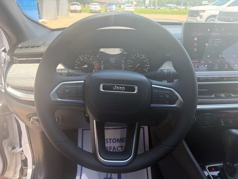Used 2023 Jeep Compass Latitude AWD/4WD image 15