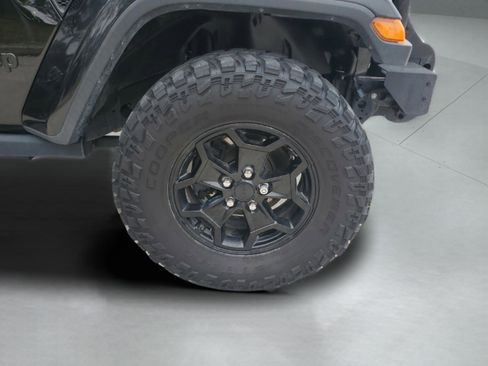 Used 2021 Jeep Gladiator Willys image 32