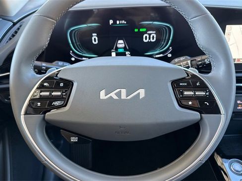 New 2025 Kia Niro EX image 29