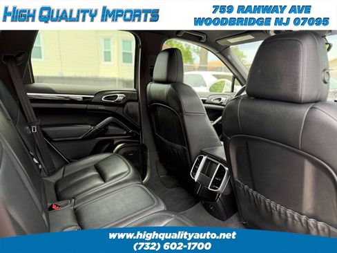 Used 2015 Porsche Cayenne S image 43
