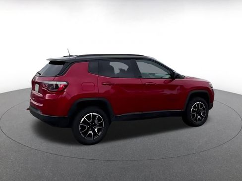 Used 2025 Jeep Compass Trailhawk image 12