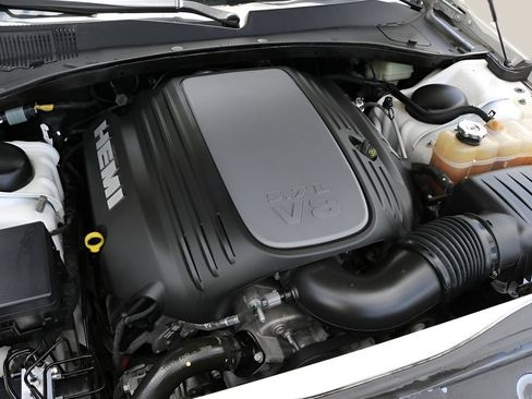 Used 2014 Chrysler 300 S RWD image 10