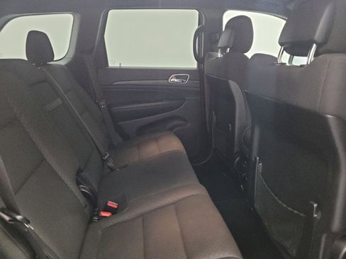 Used 2019 Jeep Grand Cherokee Laredo AWD/4WD image 19