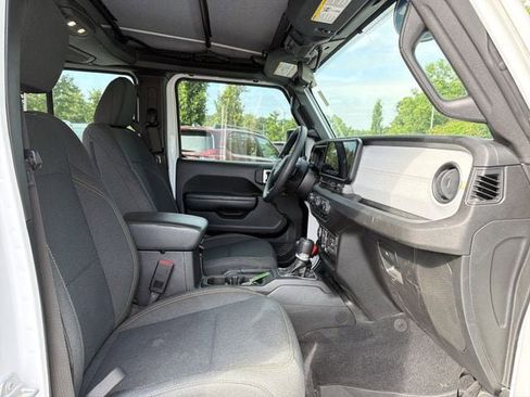 Used 2025 Jeep Wrangler Unlimited Sport AWD/4WD image 13